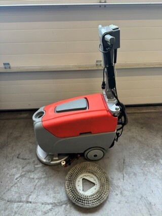 Boen /Scrubmaster machine Hako, B12, rood, bouwjaar 2014